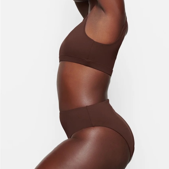 SKIMS SIGNATURE TANK BIKINI TOP 2X COCOA NWT - Picture 4 of 11